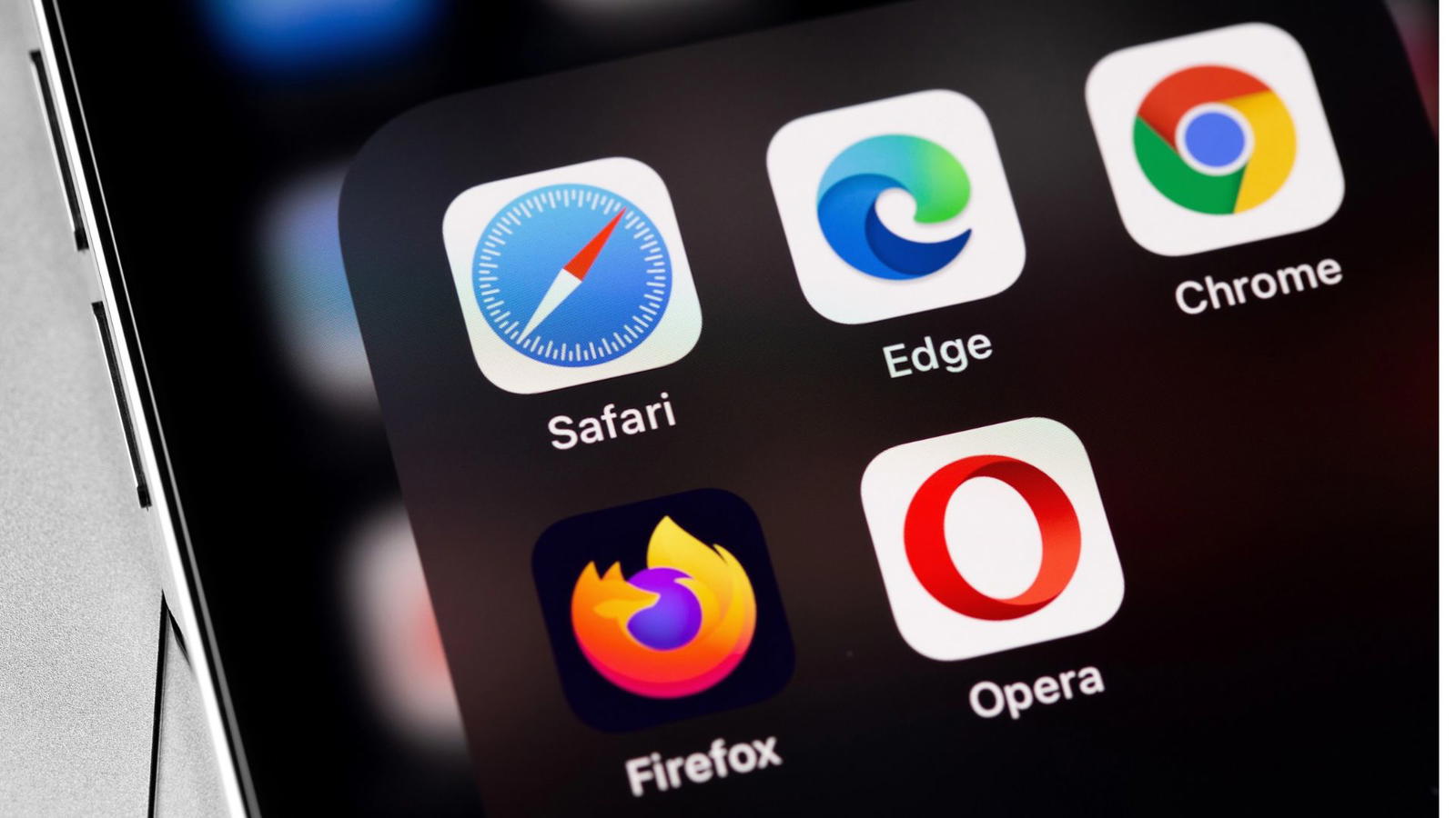 Mobil med appar för webbläsarna Safar, Google Chrome, Microsoft Edge, Firefox och Opera
